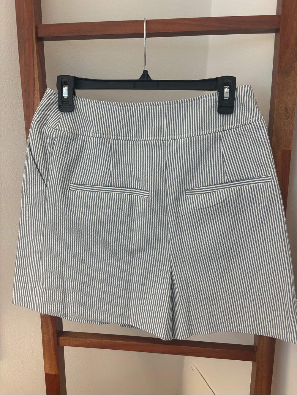 Veronica Beard Haina Light Blue Seersucker High Waist Pleated Shorts - Picture 4 of 4